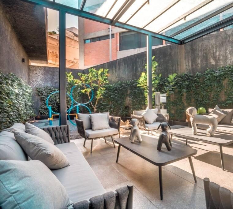 Ultimate Getaway In Luxe Apartment